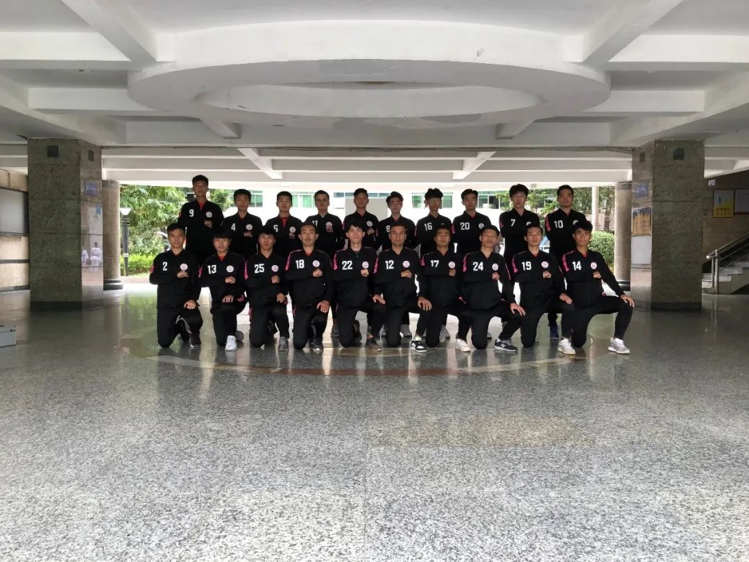 名单队员足球冠军排名_名单队员足球冠军是谁_第一支总冠军足球队员名单