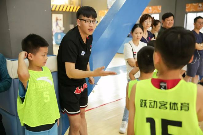 篮球技巧班_篮球技巧教学视频教程_篮球实用技巧教学
