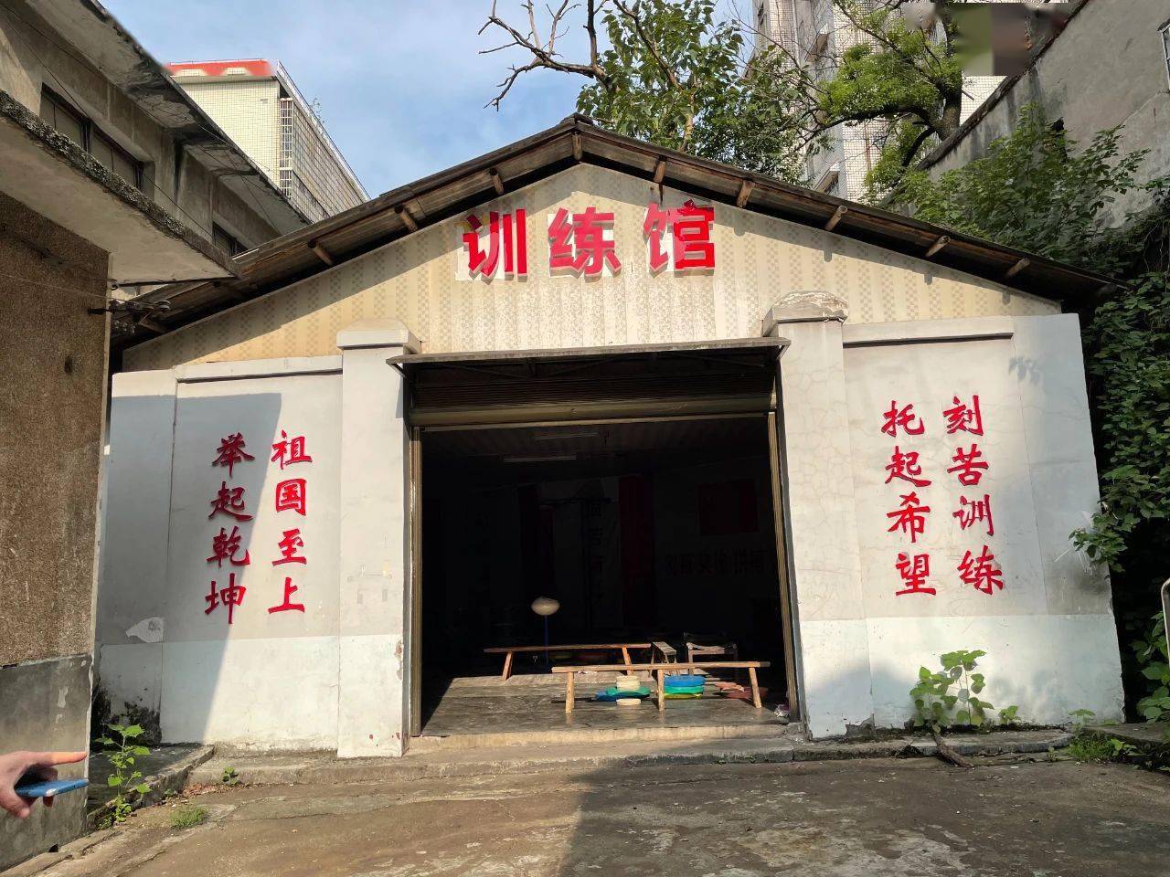 举重冠军家境贫寒_举重冠军家境穷的是谁_举重穷人家