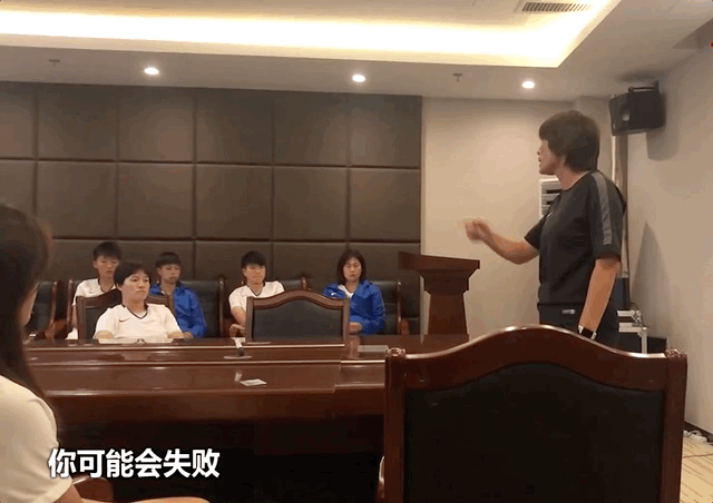 全运会足球奖牌_全运会足球冠军队奖金_全运会足球颁奖