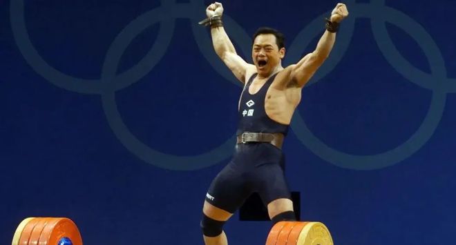 举重冠军石智勇有两个吗_举重冠军石智勇12秒_举重石智勇破纪录