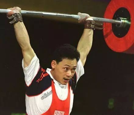 举重冠军石智勇12秒_举重冠军石智勇有两个吗_举重石智勇破纪录