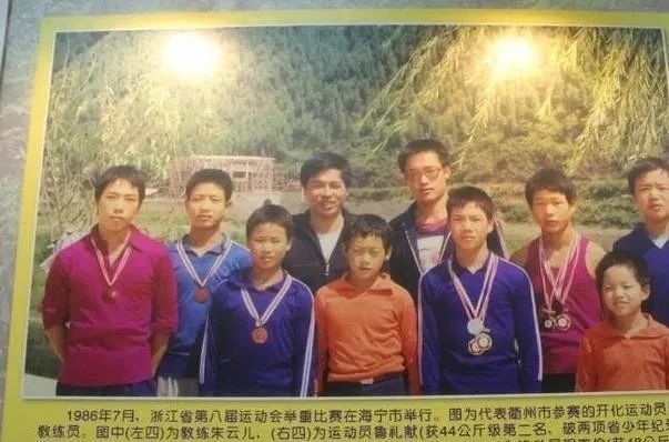 举重冠军石智勇12秒_举重石智勇破纪录_举重冠军石智勇有两个吗