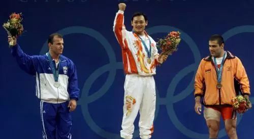 举重石智勇破纪录_举重冠军石智勇12秒_举重冠军石智勇有两个吗