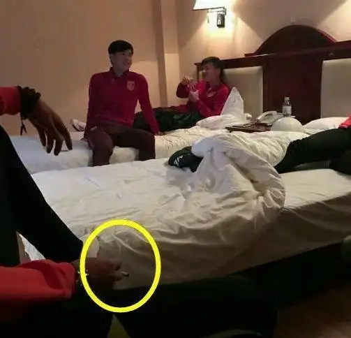 抽烟的跑步运动员_运动员吸烟_抽烟运动员